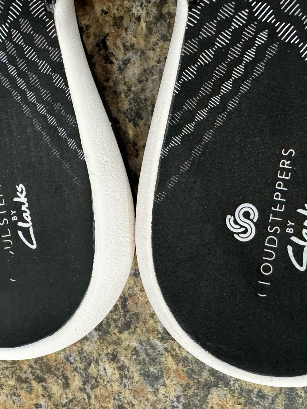 Clarks Women's Black Patent Sunni Surf Soft Cushion Flip Flops Sandals Size 7 - Picture 7 of 8